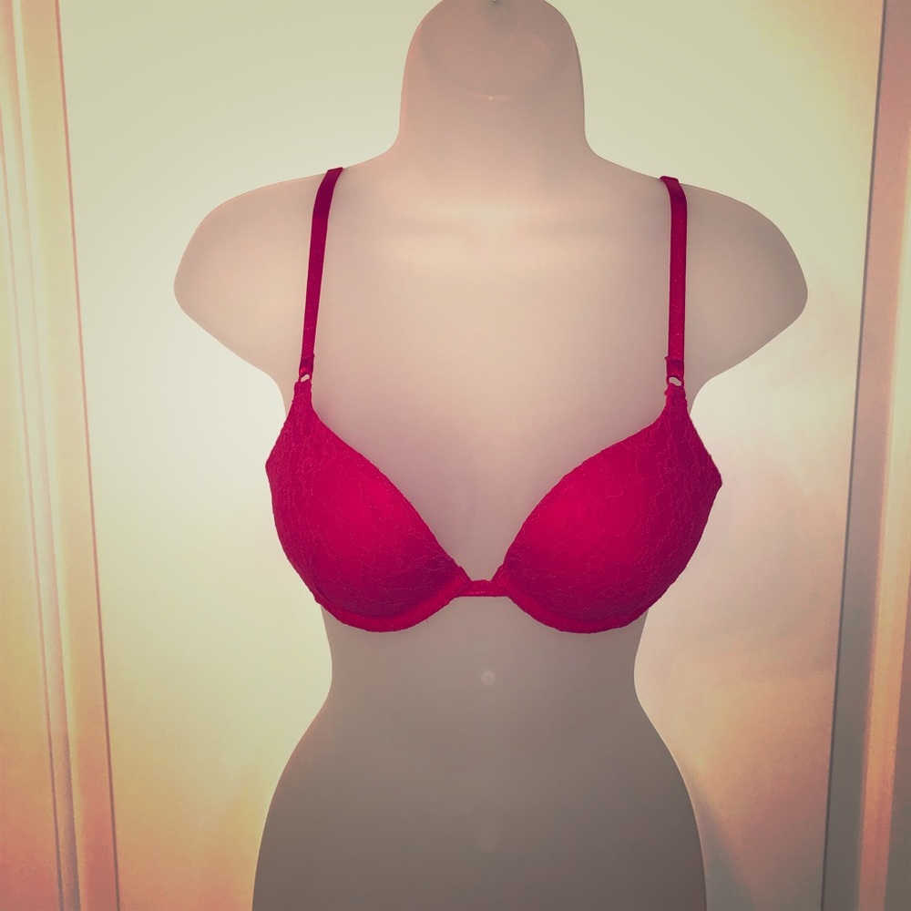 Victoria’s Secret red lace bra 34B